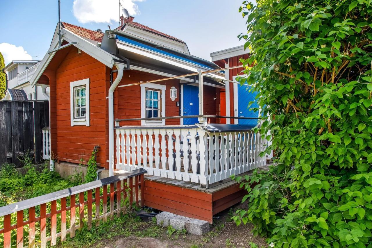 Simple Little Cottage In A Cozy Courtyard In Vimmerby Exterior foto